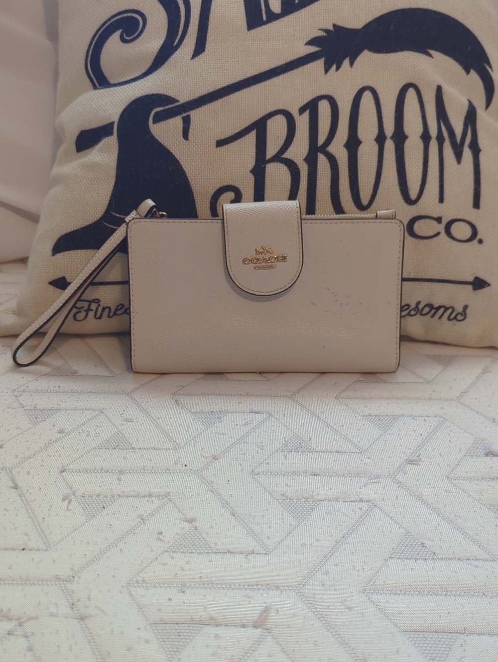 Coach Cream Leather Medium Sized Wristlet Clutch Wallet